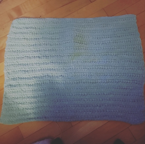 Handmade baby blanket and hat set - Picture 2 of 3